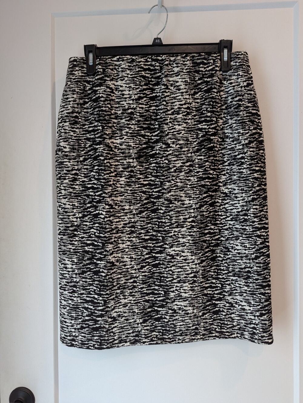 Boutique Essentials Ladies XL Skirt Black White Gray Lined Elastic Waist...